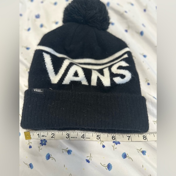 Vans Beanie Knit Black White Logo Pom Acrylic Sz:OS Unisex Casual Skate Snow Ski - Picture 2 of 3
